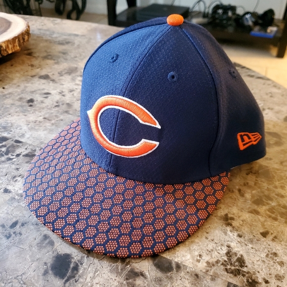 New Era Chicago Bears 2017 Official Sideline Hat - Picture 1 of 7